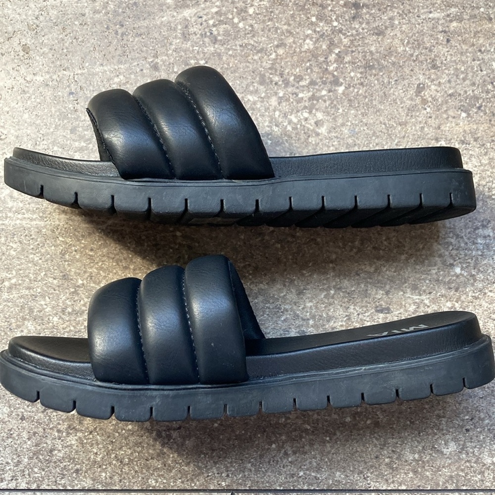 MIA Cimone Quilted Puffer Sandals - Picture 5 of 5